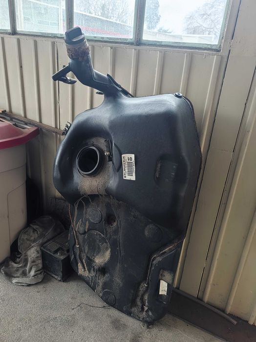 Резервоар за BMW E34 sedan/БМВ Е34 седан (бензинов)