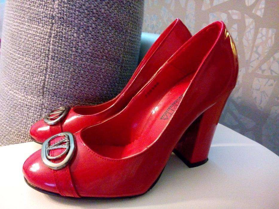 Pantofi rosii, masura 35