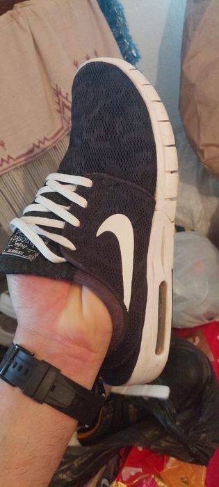 Маратонки NIKE...