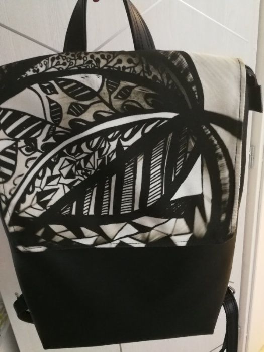 Дамска раница чанта bardobags с ръчнорисуван абстрактен принт