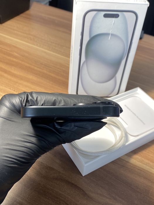 iPhone 15• 128 GB • Black