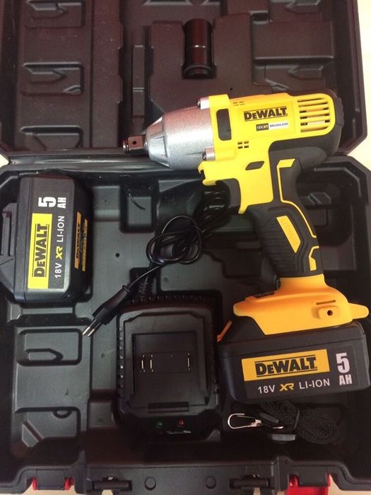 Акумулаторен ударен гайковерт DeWalt 18V/5.0Ah Li-Ion 950 N