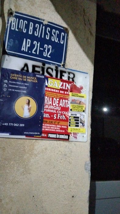 Lipim afișe,500 pe săptămână.