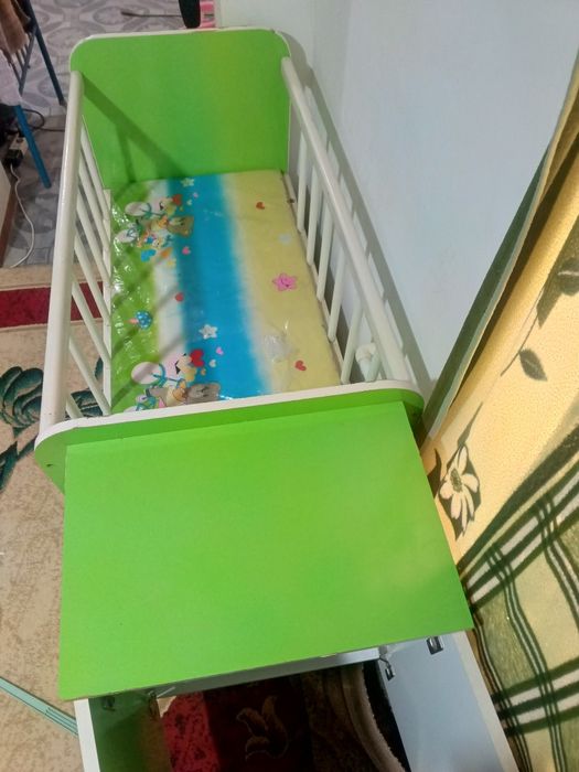 Продам детскую кроватку