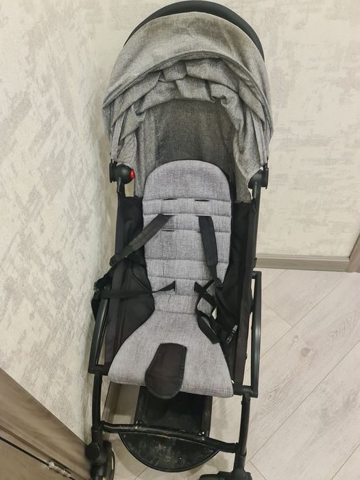 Прогулочная коляска б/у