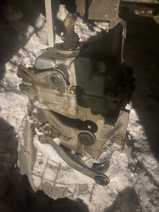 Продам коробку мереседес 124