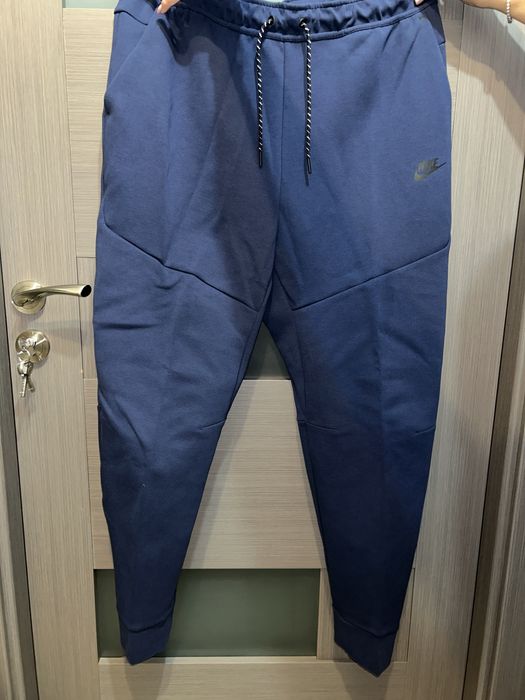 Pantaloni Nike Tech Fleece
