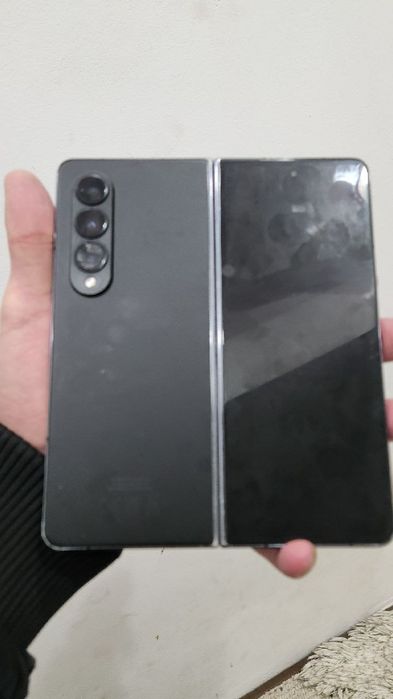 Samsung  galaxy fold 4
Xotira: 12/512
Xolati: 10/9 korpusda bita 2 ta