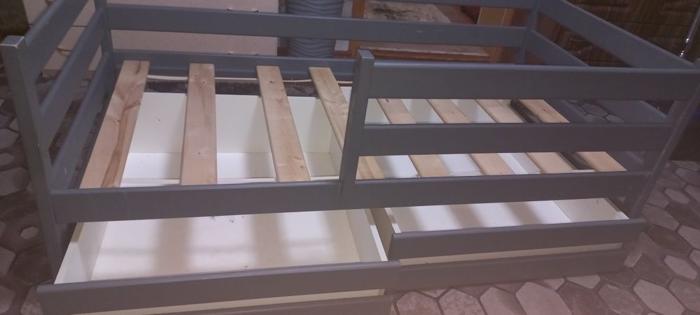 Продам кровать 1.6 на 80