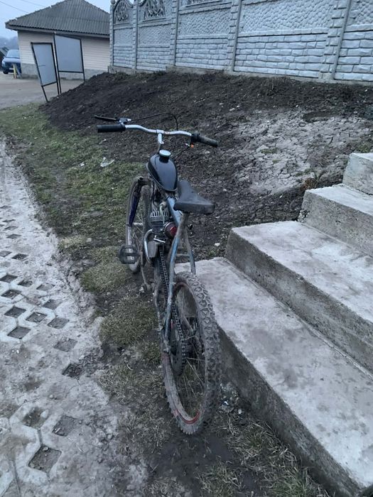 Vând sau schimb bicletă cu motor de 80cc tuining pe un scuter