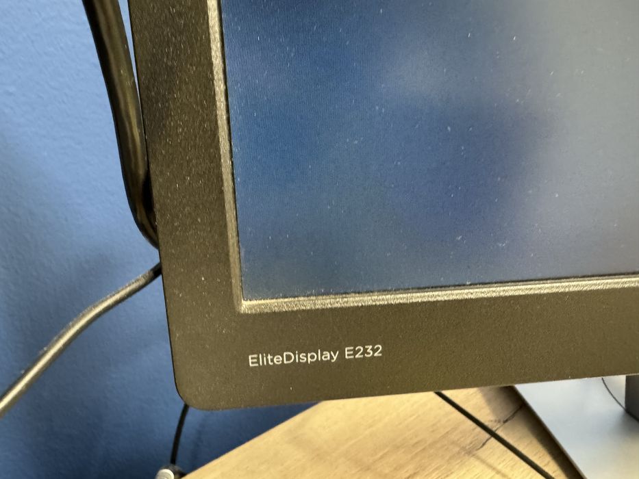 Настолен Компютър с Монитор Dell Vostro  3710 с лицензиран доживотен windows 11