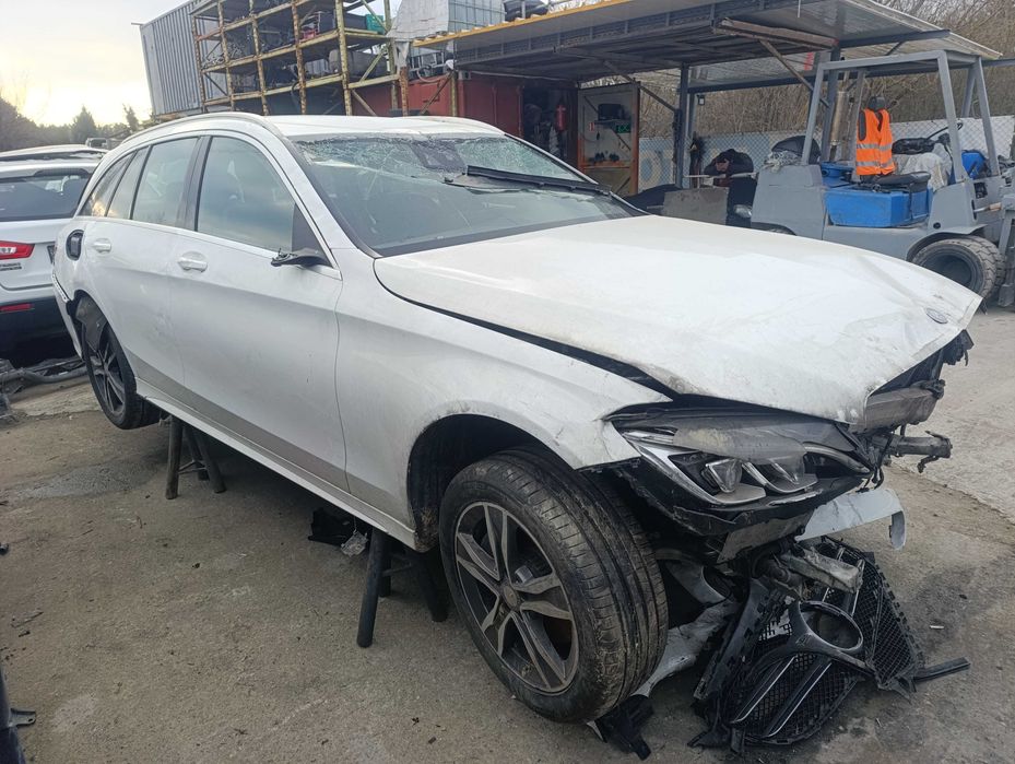Мерцедес Ц220 /  Mercedes-Benz C 220D 4matic - на части