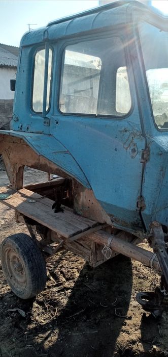 Traktor kabina kapot sotiladi