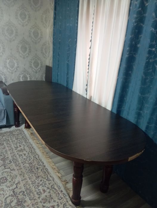 Продам стол для гостиной