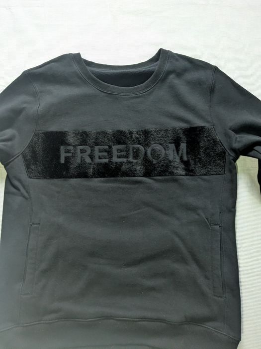 L. Nou. Bluză decor blăniță.