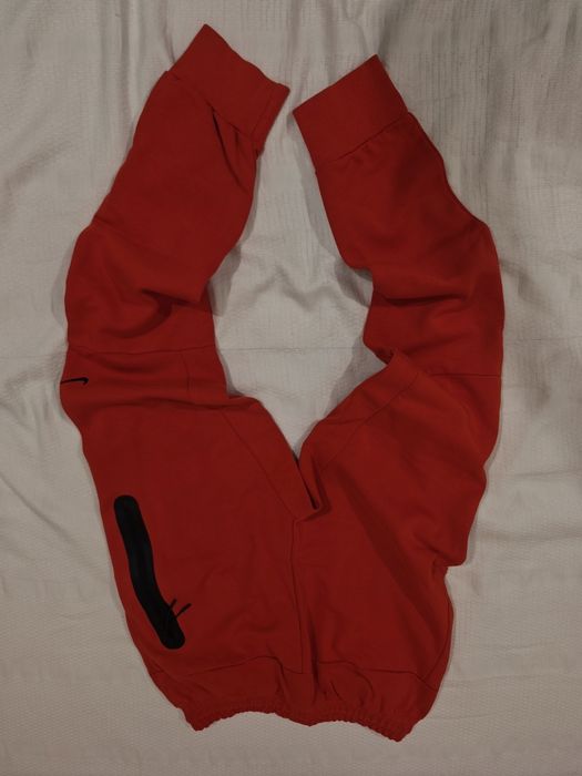 Nike tech fleece червен