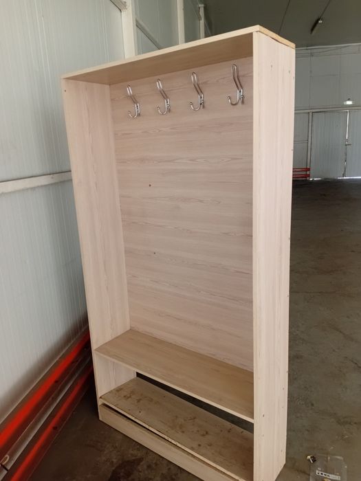 Вещалка прихожи.