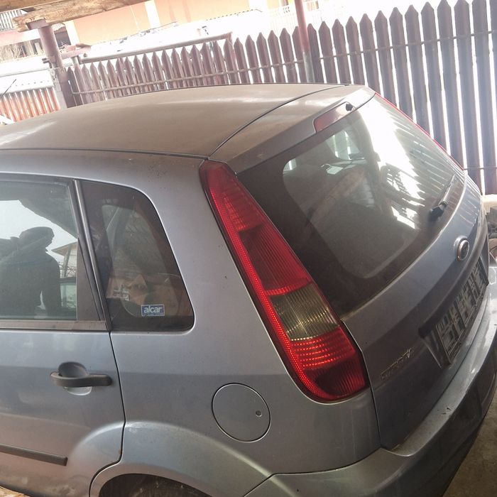 Vand sau dezmembrez Ford fiesta 1.4 tdci