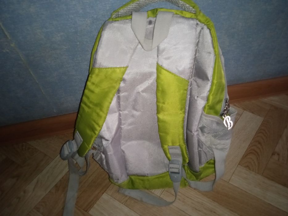 ПРОДАМ ДЕТСКИЙ РЮКЗАК для девочек школьный ! Зелёный. Б/у. С рисунком.