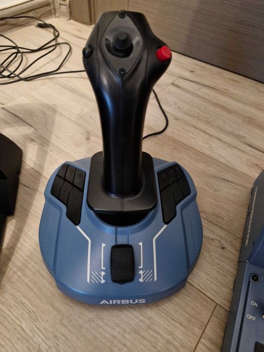 Thrustmaster TCA Officer Pack Airbus + Thrustmaster TFRP pedale paloniere SE VAND SI SEPARAT