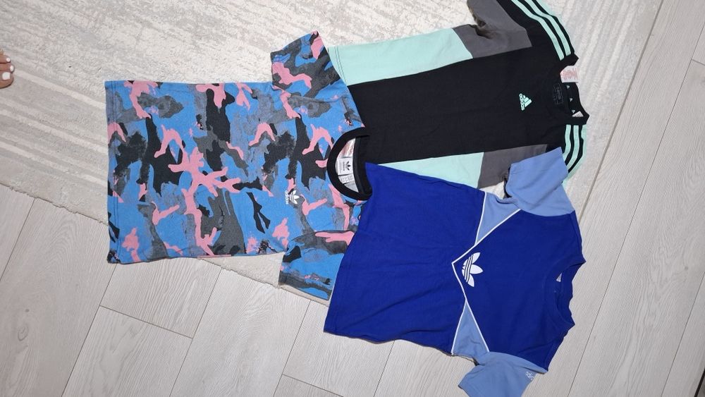 Adidas tricouri 7-8T lot in stare f buna. 110 ron