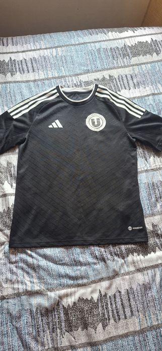 Tricou original adidas , nou fară etichetă.