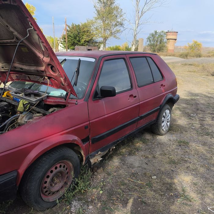 Продаю по запчастям гольф 2