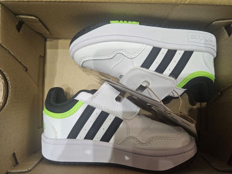 Pantofi sport adidas noi marimea 25,5