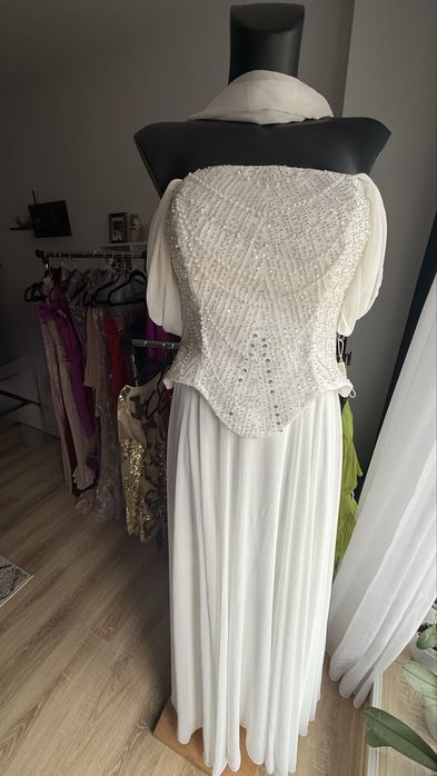 Rochie alba pe corset