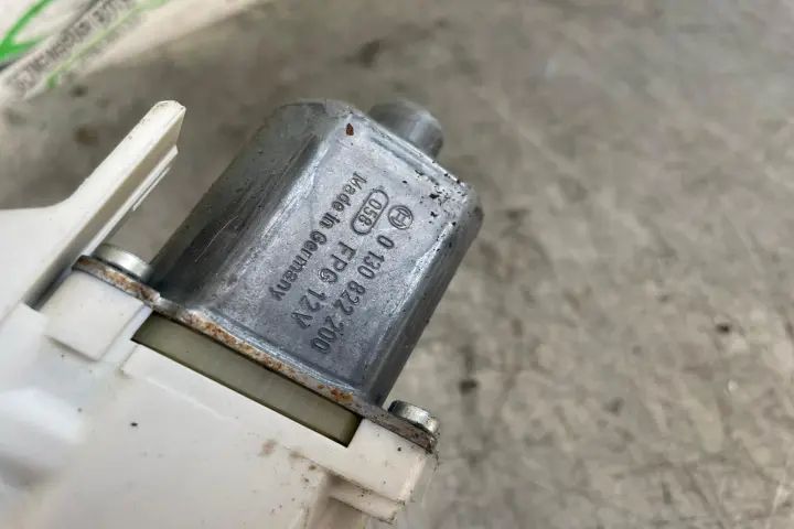 Motoras macara geam fata dreapta Peugeot 407 2006 2.0 HDi MT (136 hp)