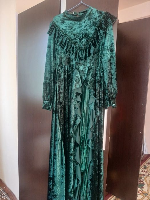 Платье продам красивые