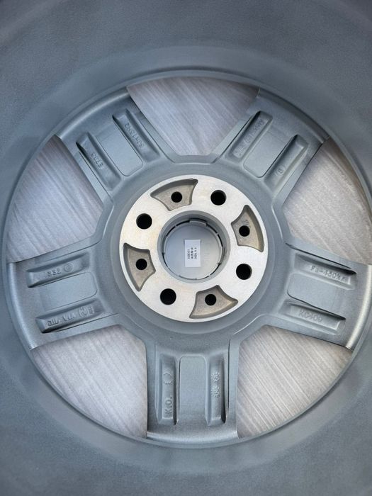 Продам новый комплект Торусы R15