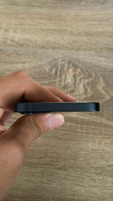 Iphone 12 , chet elda topib olingan , paroli bor