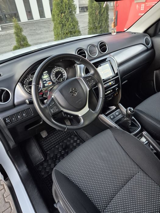 Suzuki Vitara Passion Cool White Pearl Metallic