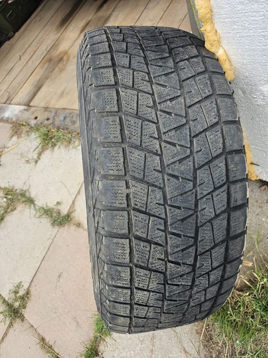 Продам запаску R 17 тоета лс 200.