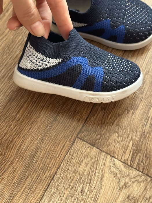 Продам детскую обувь