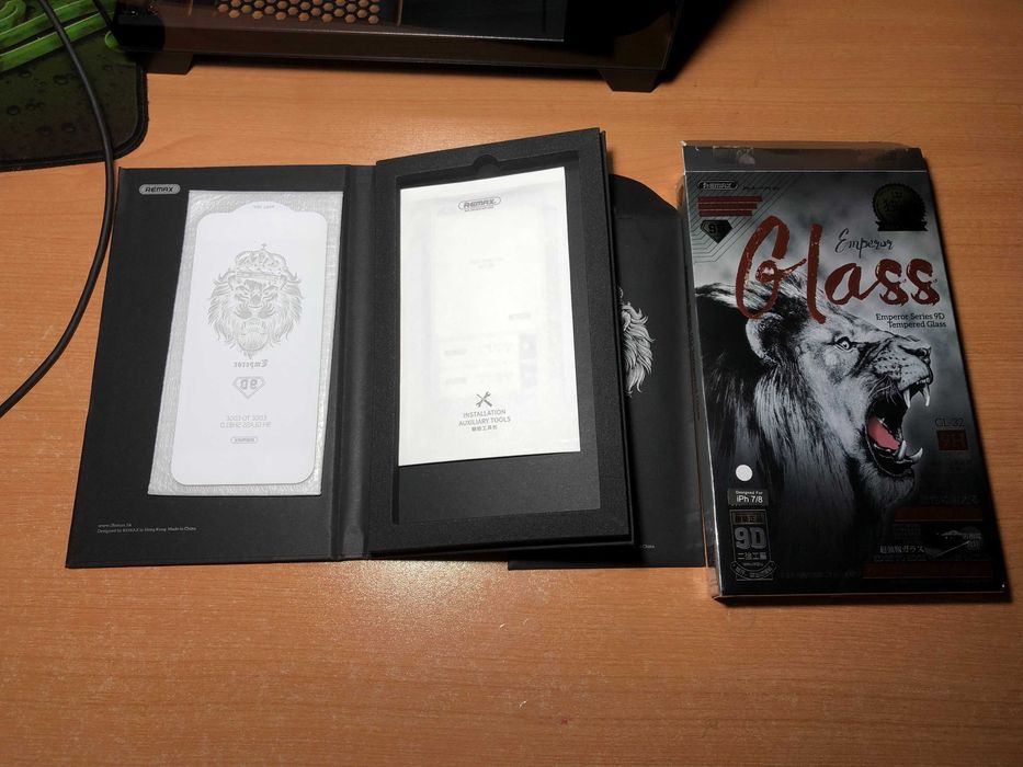 Защитное стекло на Iphone 8