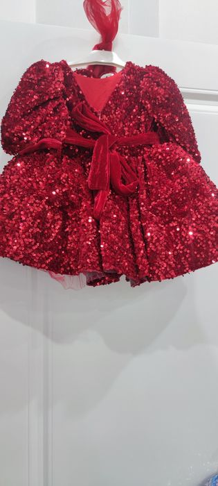 Продаётся нарядное платье на девочку