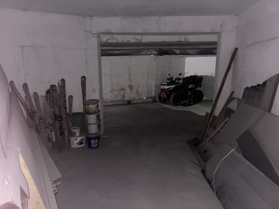 Гараж срещу кабинков лифт