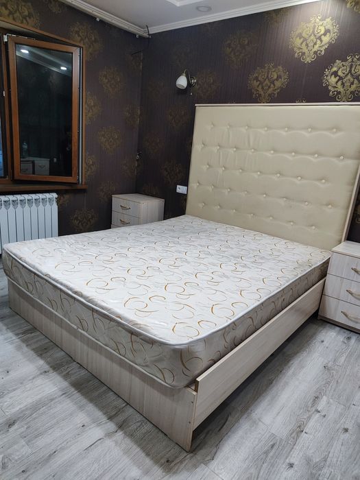 Кровать двуспальная кровать  в прекрасном состоянии.