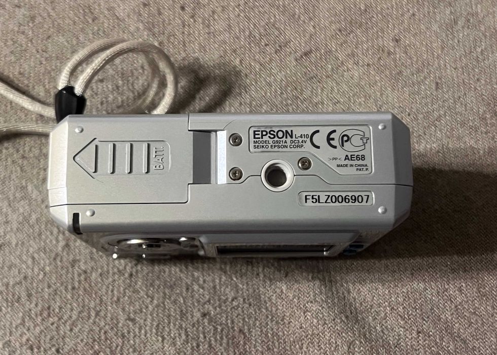 Aparat foto Epson PhotoPC L-410 CCD 4MP Zoom 3x Functional Cu Husa
