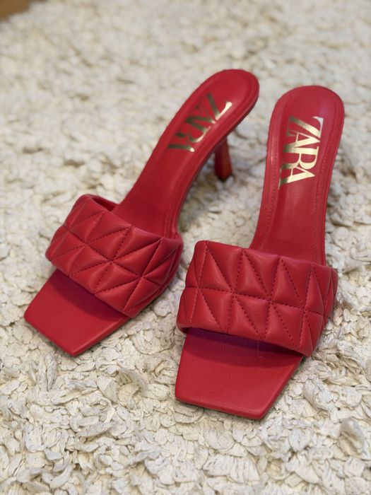 Чехли Зара червени и Philipp Plein