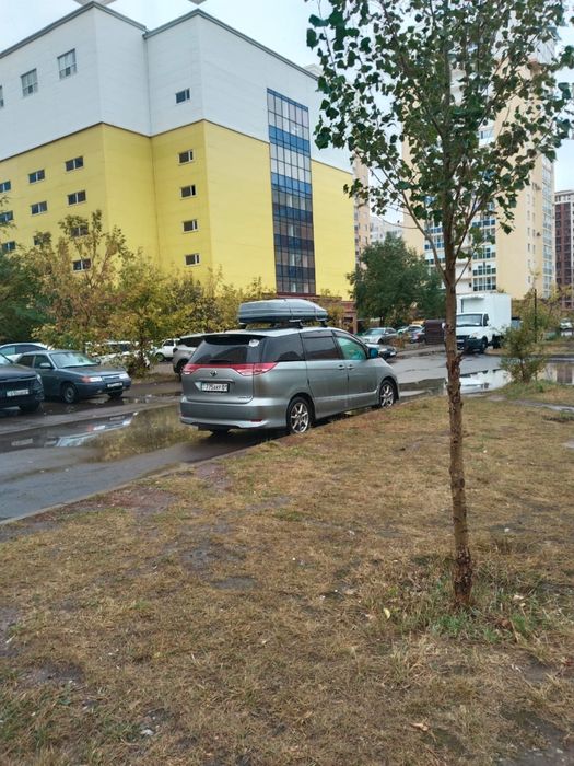 Срочна продам машину тайота эстима