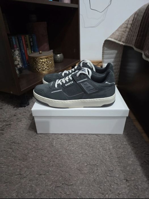Adidași GUESS originali,ca noi,cu cutie,purtați  de cateva ori