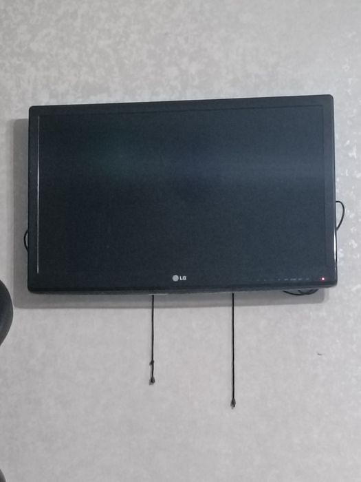 Продам срочно телевизор LG
