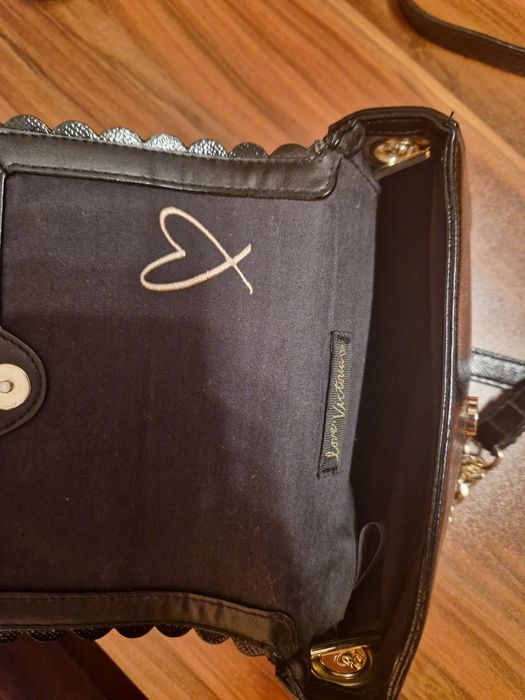 Чанти на  Roberto Cavalli, Victoria Secret.