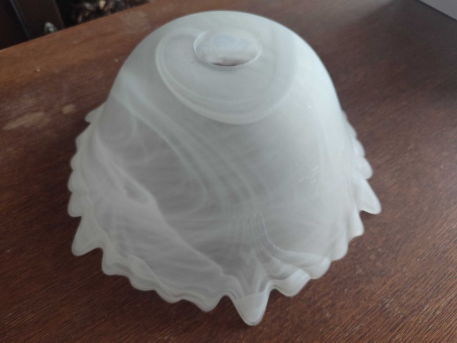 Стъклен абажур за полилей