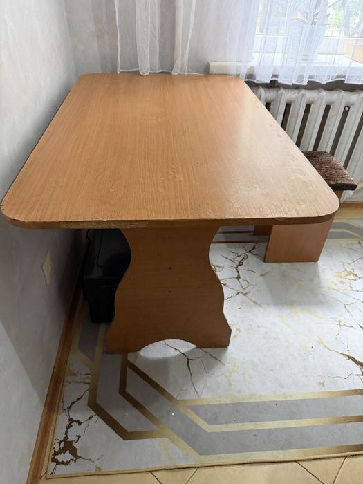 Стол со стульями