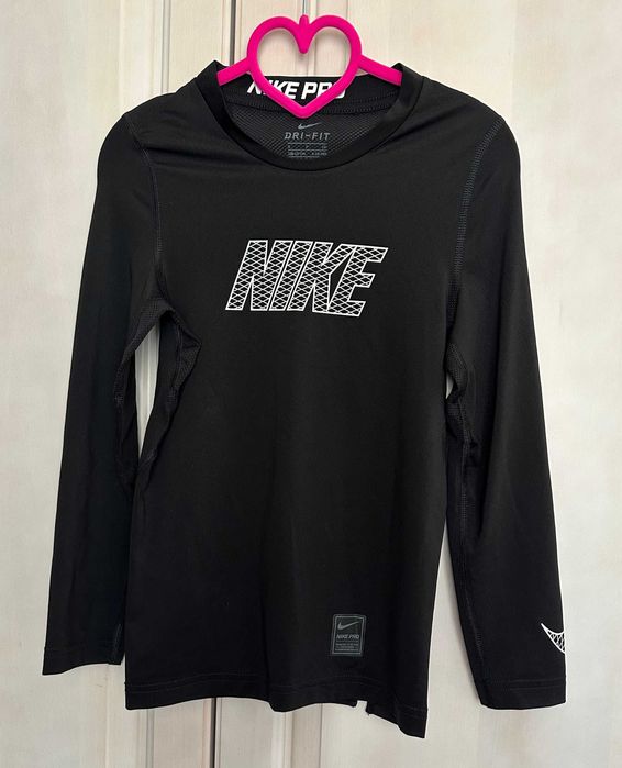 Разкошни оригинални дрешки Nike за момиче различни възрасти 8 до 14 г.