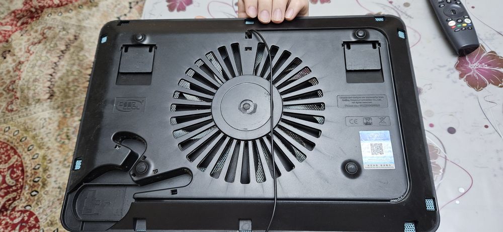 Подставка для ноутбука с вентилятором DeepCool.